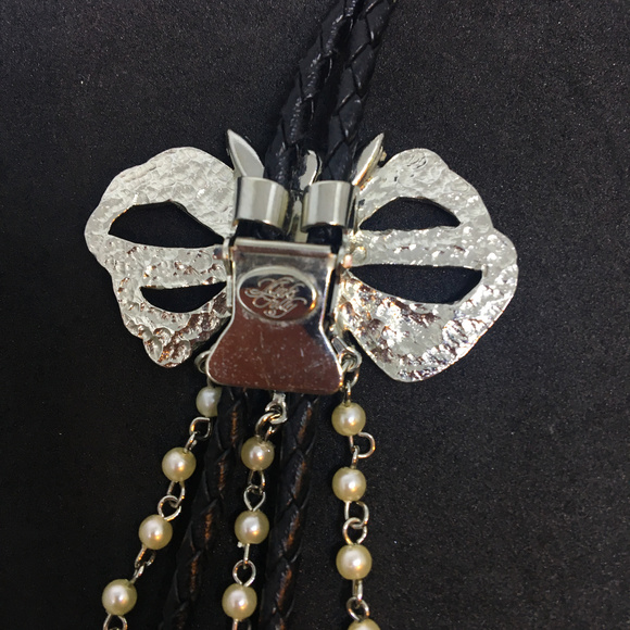 Kirks Folly Western Swarovski Crystal Leather Bolo - Picture 3 of 4